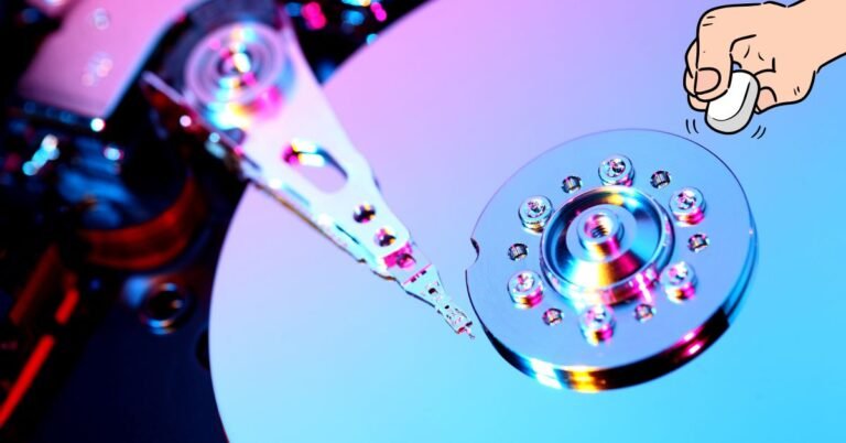 une main avec une gomme qui efface les données d'un disque dur